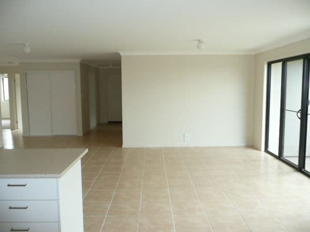 86 Wunburra Circuit, PACIFIC PINES QLD 4211, Pacific Pines - Thumbnail 6