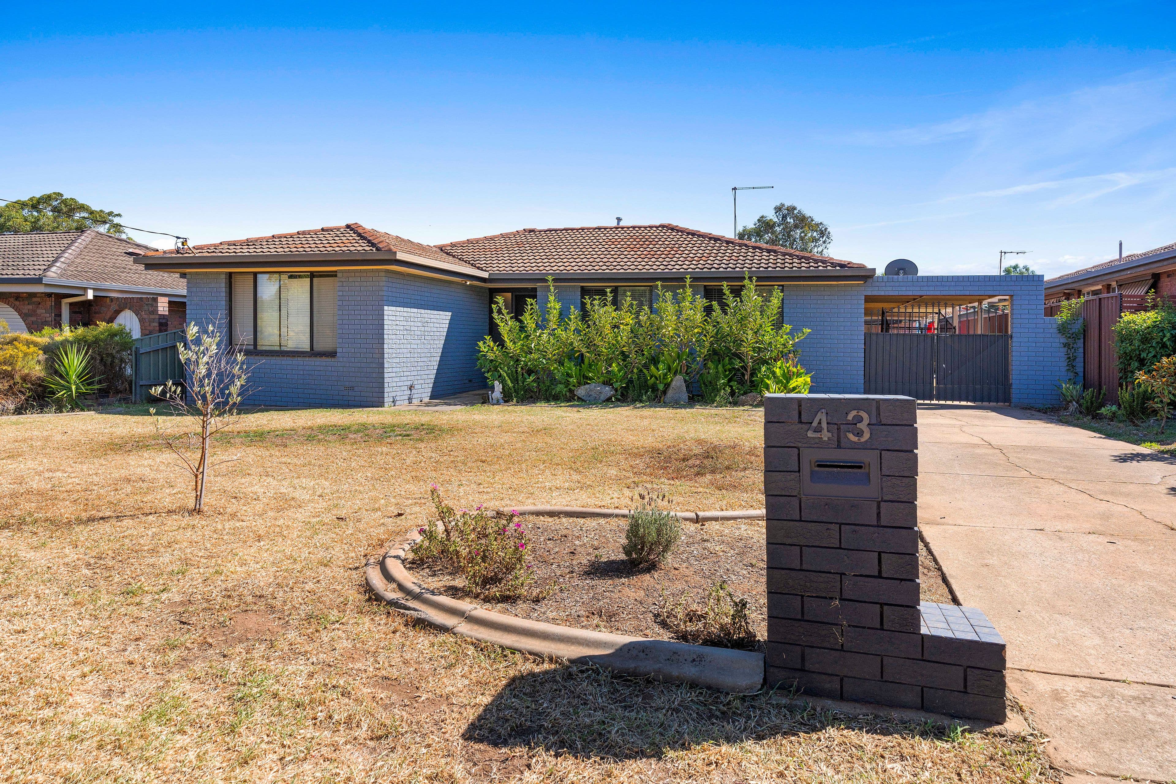 43 Crawford Street, Ashmont NSW 2650, Ashmont - Image 1