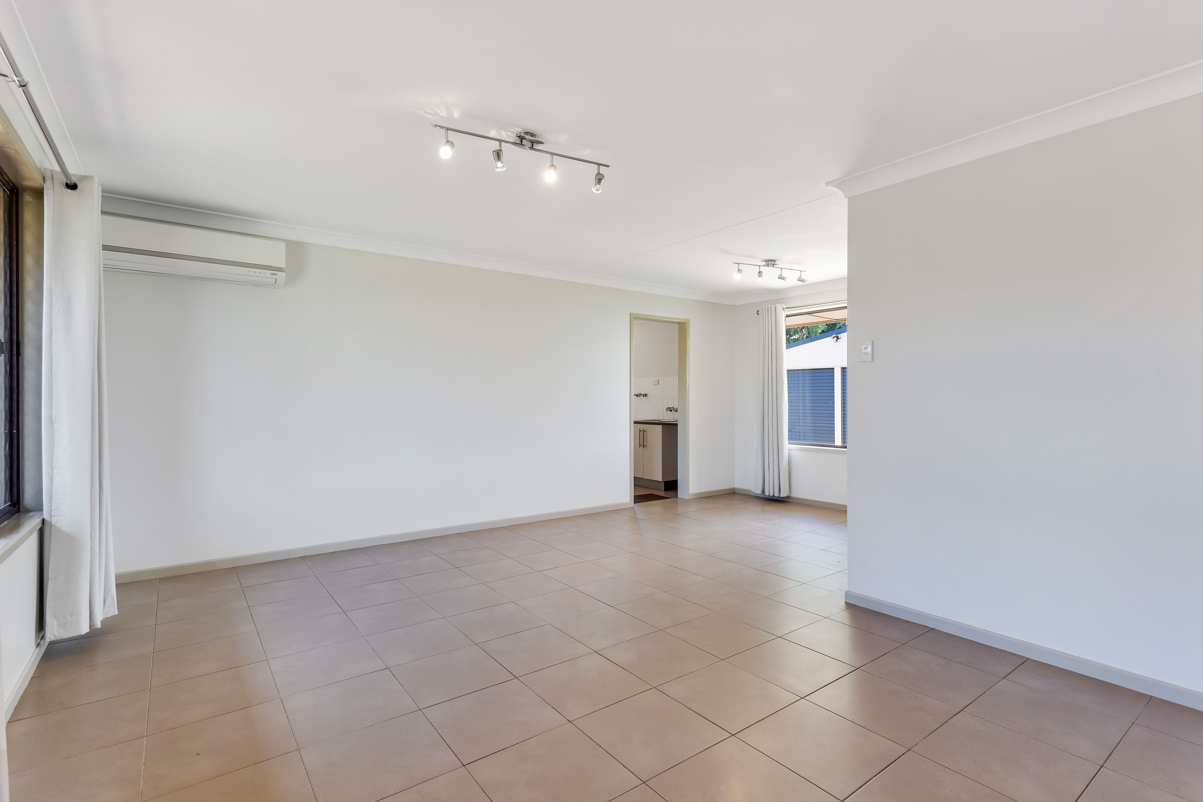 27 Arabian Street, Harristown QLD 4350, Harristown - Thumbnail 2