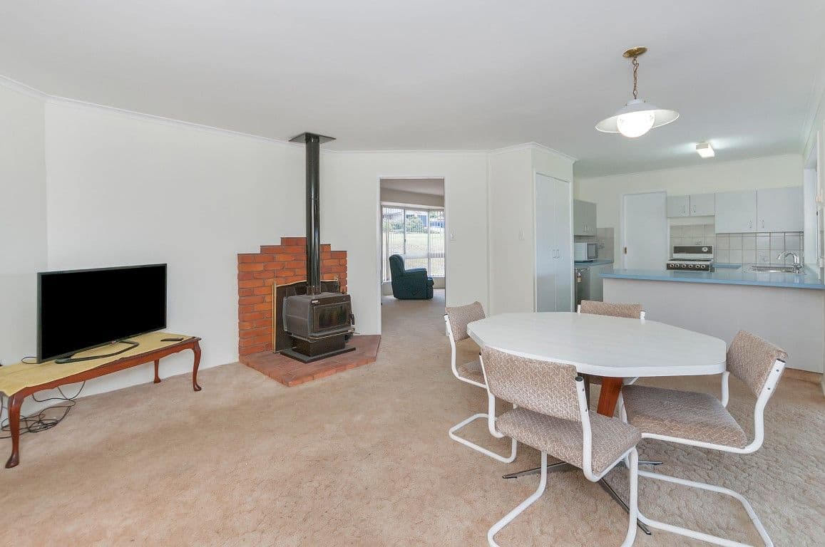 25 Catherine Crescent, KINGSTHORPE QLD 4400, Kingsthorpe - Thumbnail 3