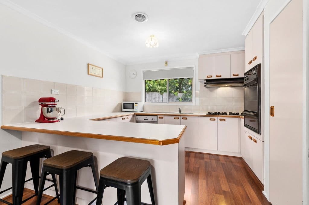 4 Lukin Court, Mill Park VIC 3082, Mill Park - Thumbnail 2