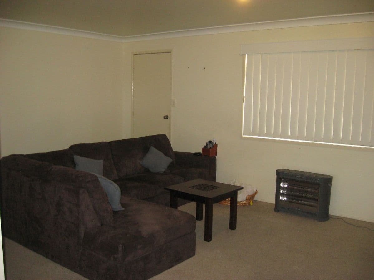 8 Cooper Avenue, OAKEY QLD 4401, Oakey - Thumbnail 3