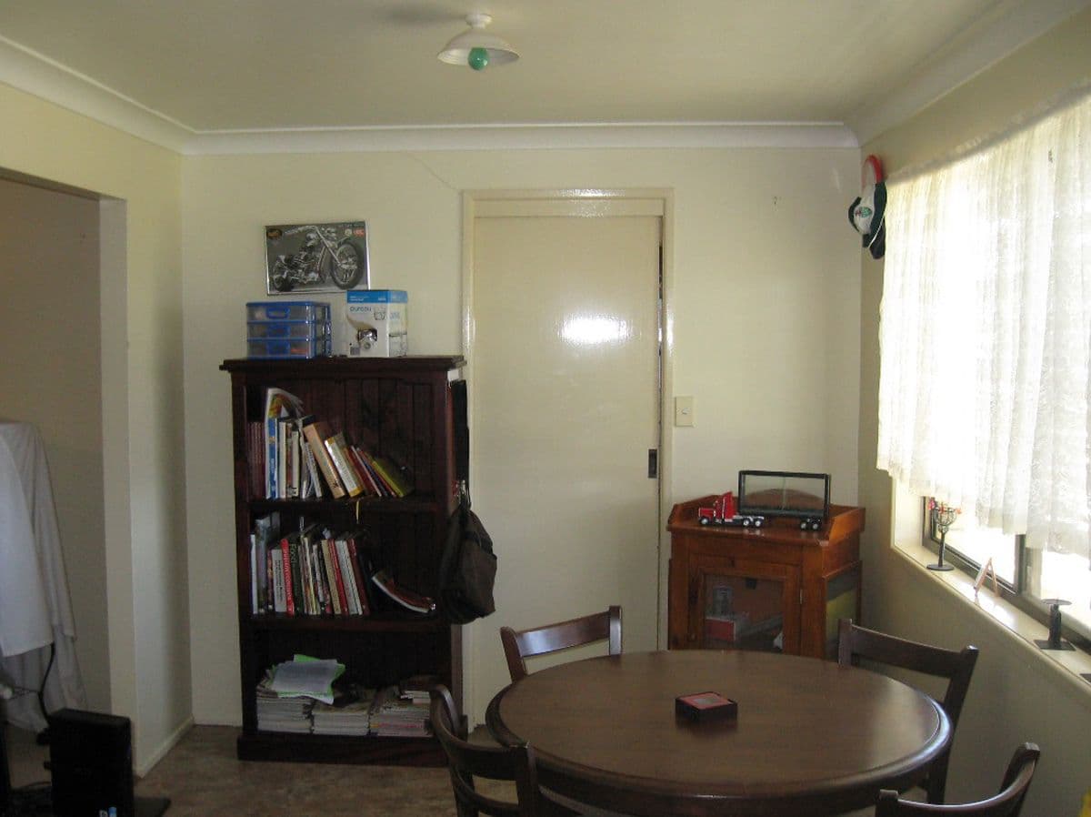 8 Cooper Avenue, OAKEY QLD 4401, Oakey - Thumbnail 4