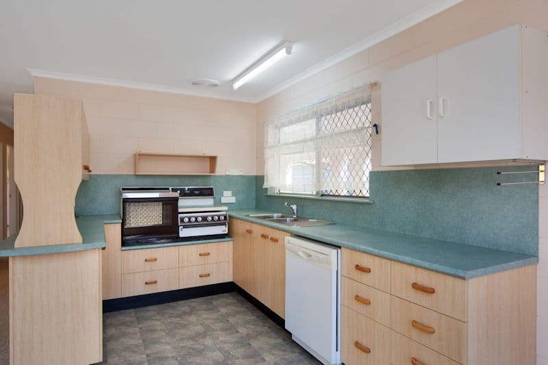 33 Dandaloo Street, BAYVIEW HEIGHTS QLD 4868, Bayview Heights - Thumbnail 4