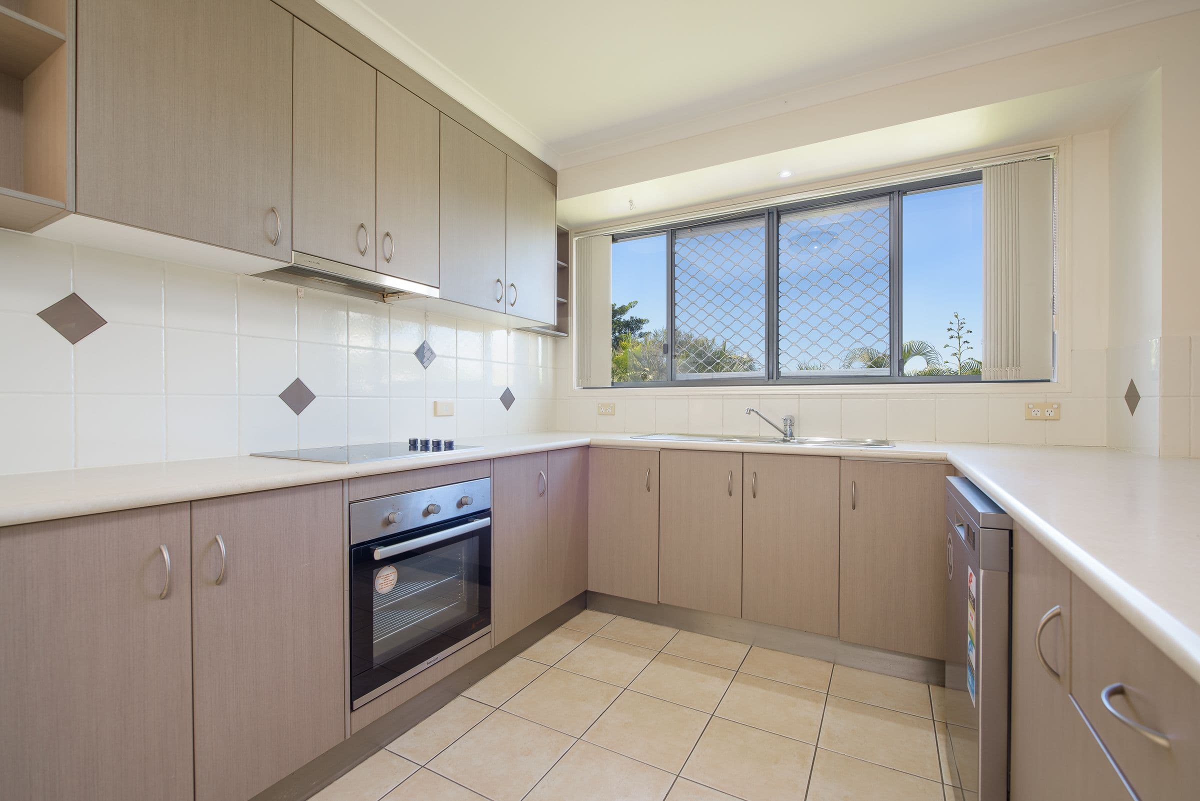 12 Jenolan Court, New Auckland QLD 4680, New Auckland - Thumbnail 8