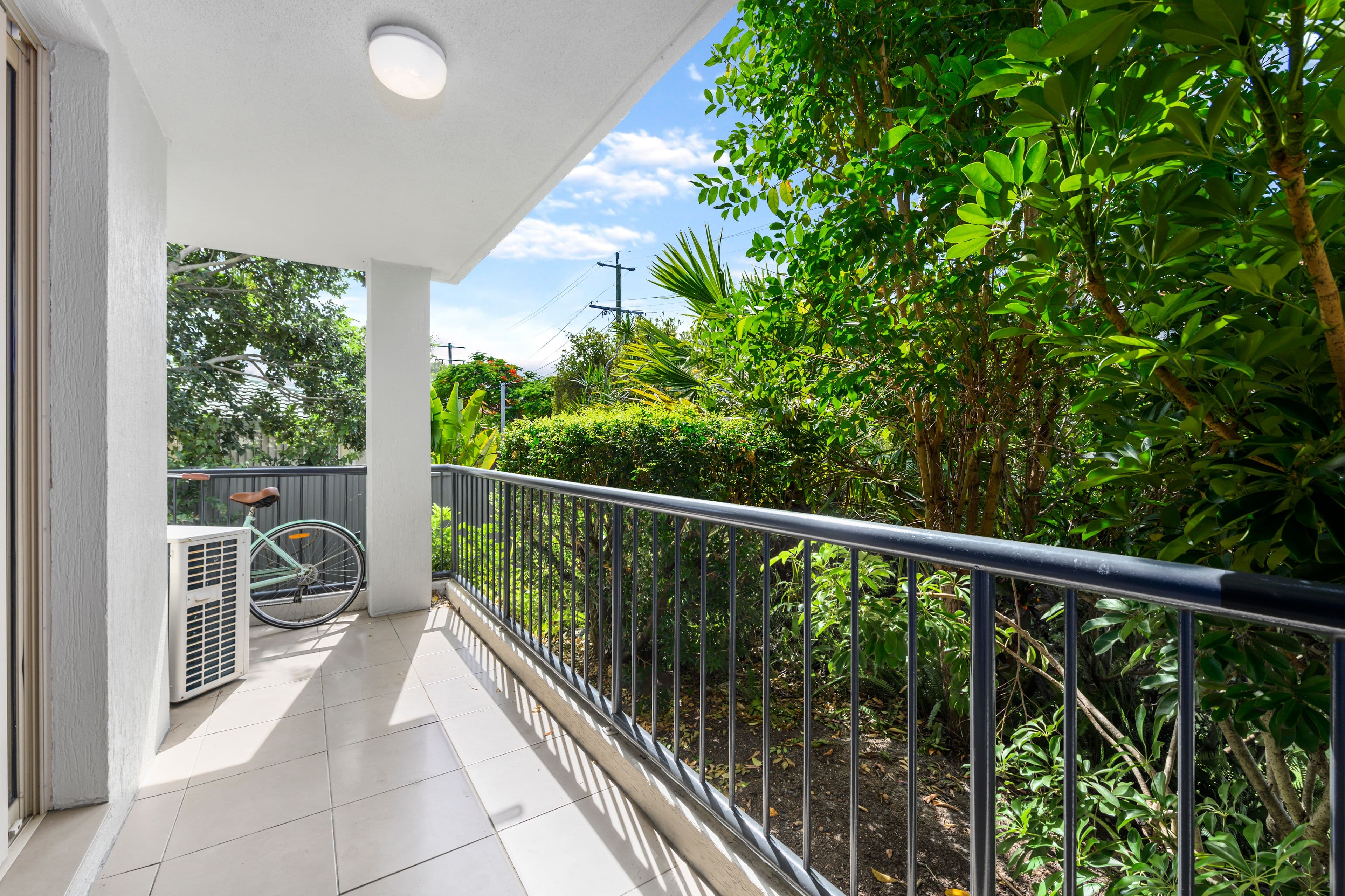 68 Stanhill Drive, CHEVRON ISLAND QLD 4217, Chevron Island - Thumbnail 2