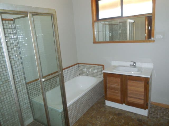 11 Vines Street, ECHUCA VIC 3564, Echuca - Thumbnail 3
