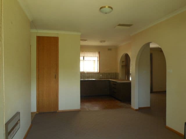 11 Vines Street, ECHUCA VIC 3564, Echuca - Thumbnail 4