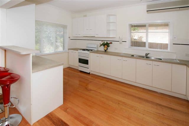 35 Glasgow Avenue, RESERVOIR VIC 3073, Reservoir - Thumbnail 3