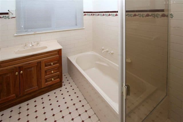 35 Glasgow Avenue, RESERVOIR VIC 3073, Reservoir - Thumbnail 4