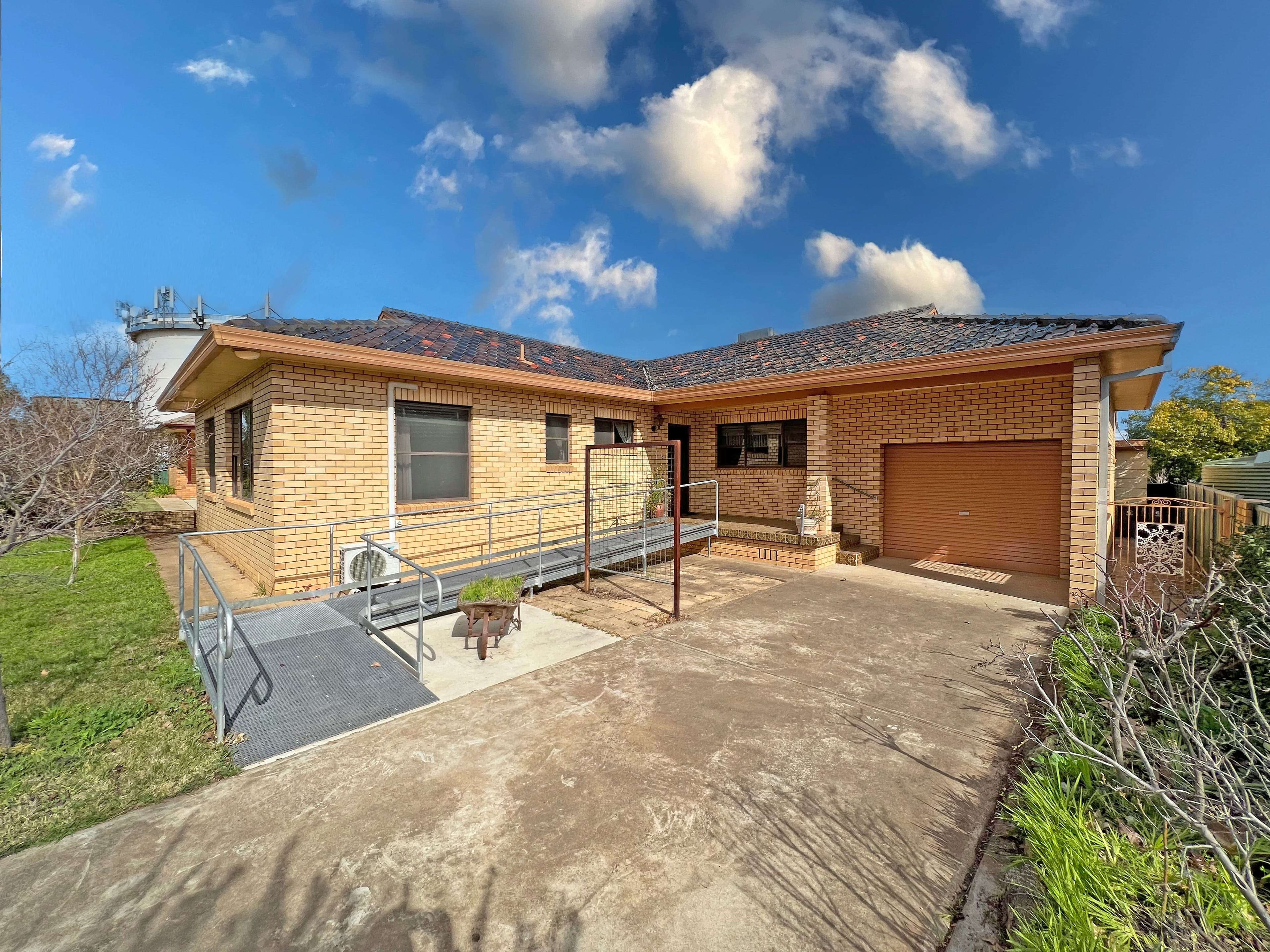 8 Gale Street, Forbes NSW 2871, Forbes - Thumbnail 2