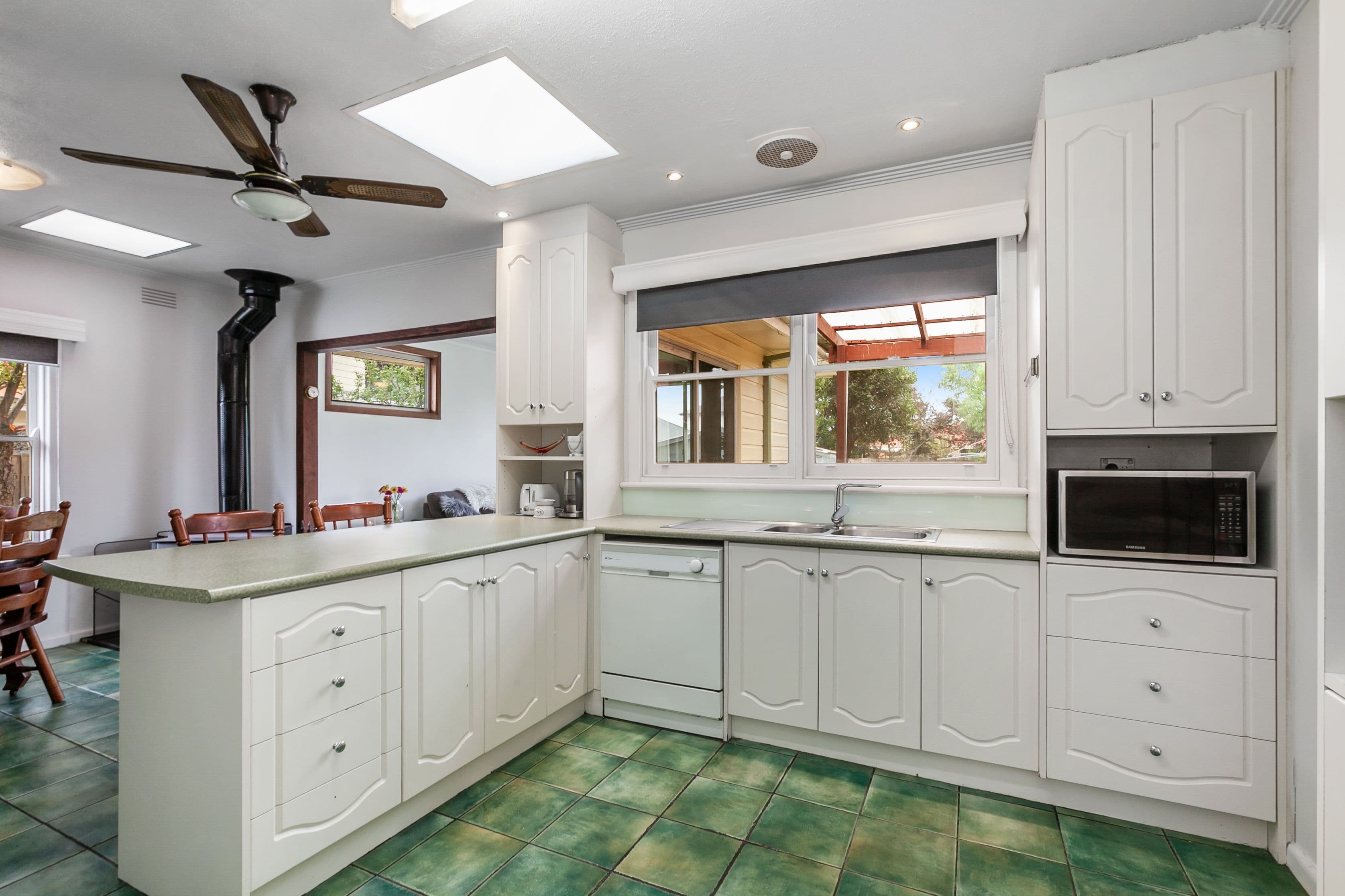 85 Rathcown Road, Reservoir VIC 3073, Reservoir - Thumbnail 2