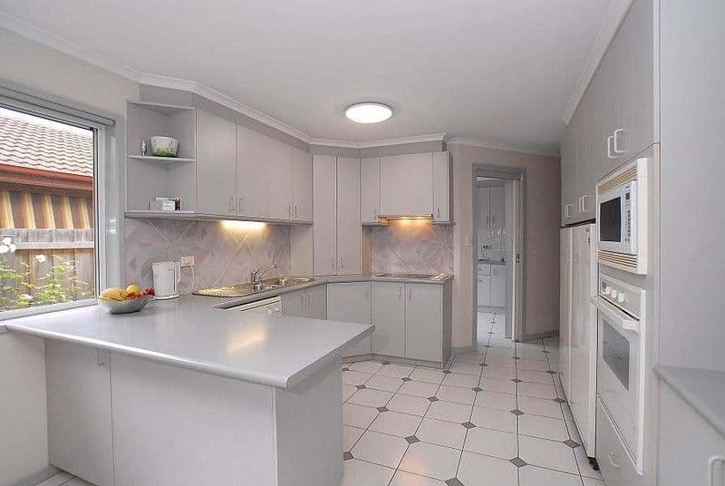 7 Rotherwood Close, WANTIRNA VIC 3152, Wantirna - Thumbnail 2