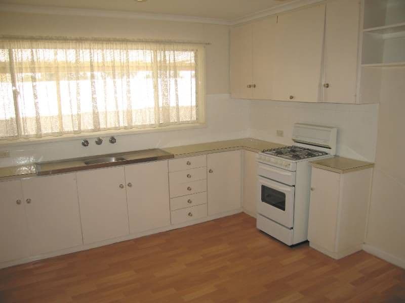 47 McKenzie Crescent, GULFVIEW HEIGHTS SA 5096, Gulfview Heights - Thumbnail 2