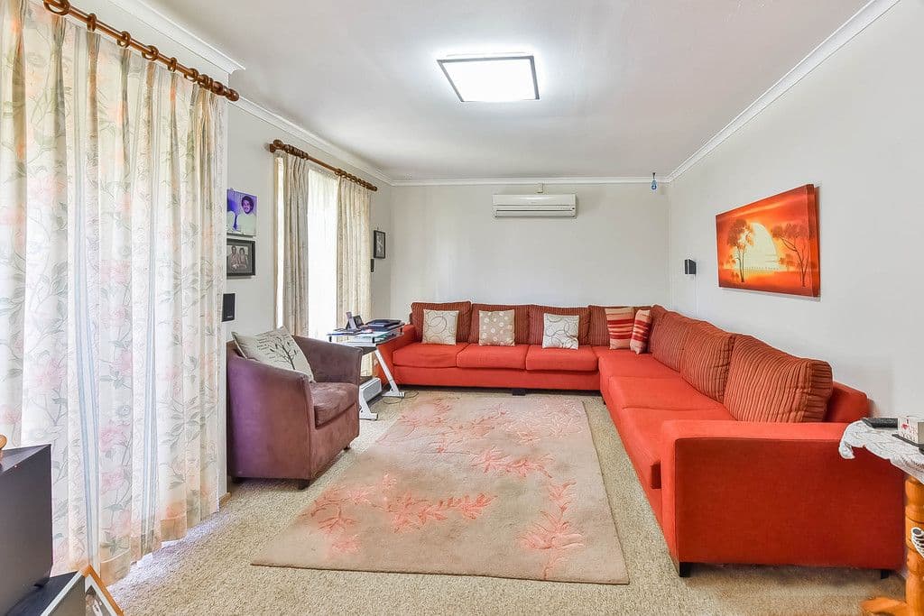 260 The Parkway, Bradbury - Thumbnail 2