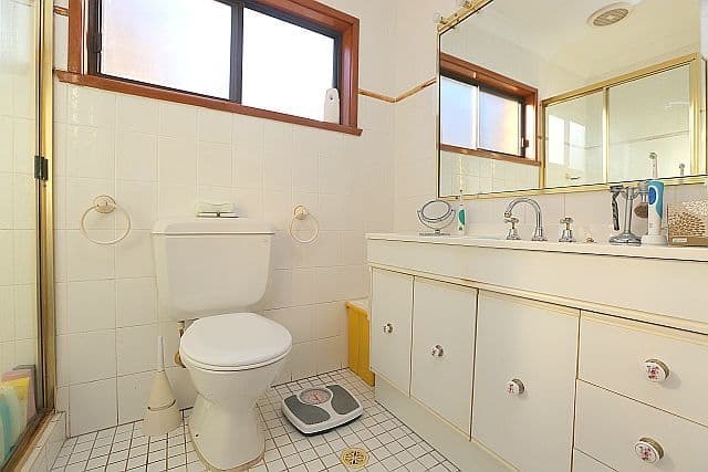13 Josephine Crescent, Georges Hall NSW 2198, Georges Hall - Thumbnail 6