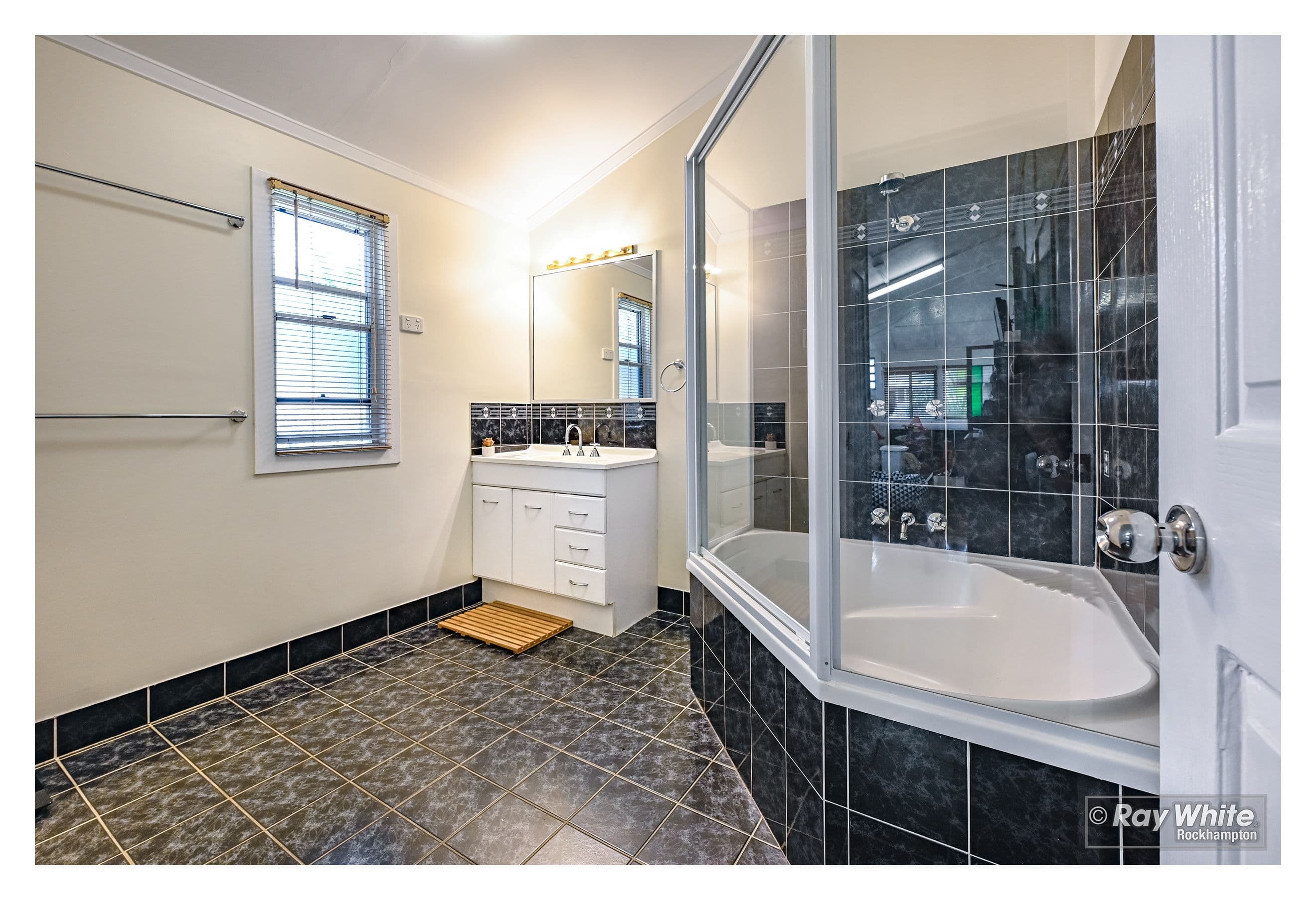 91 Curran Street, Koongal QLD 4701, Koongal - Thumbnail 4