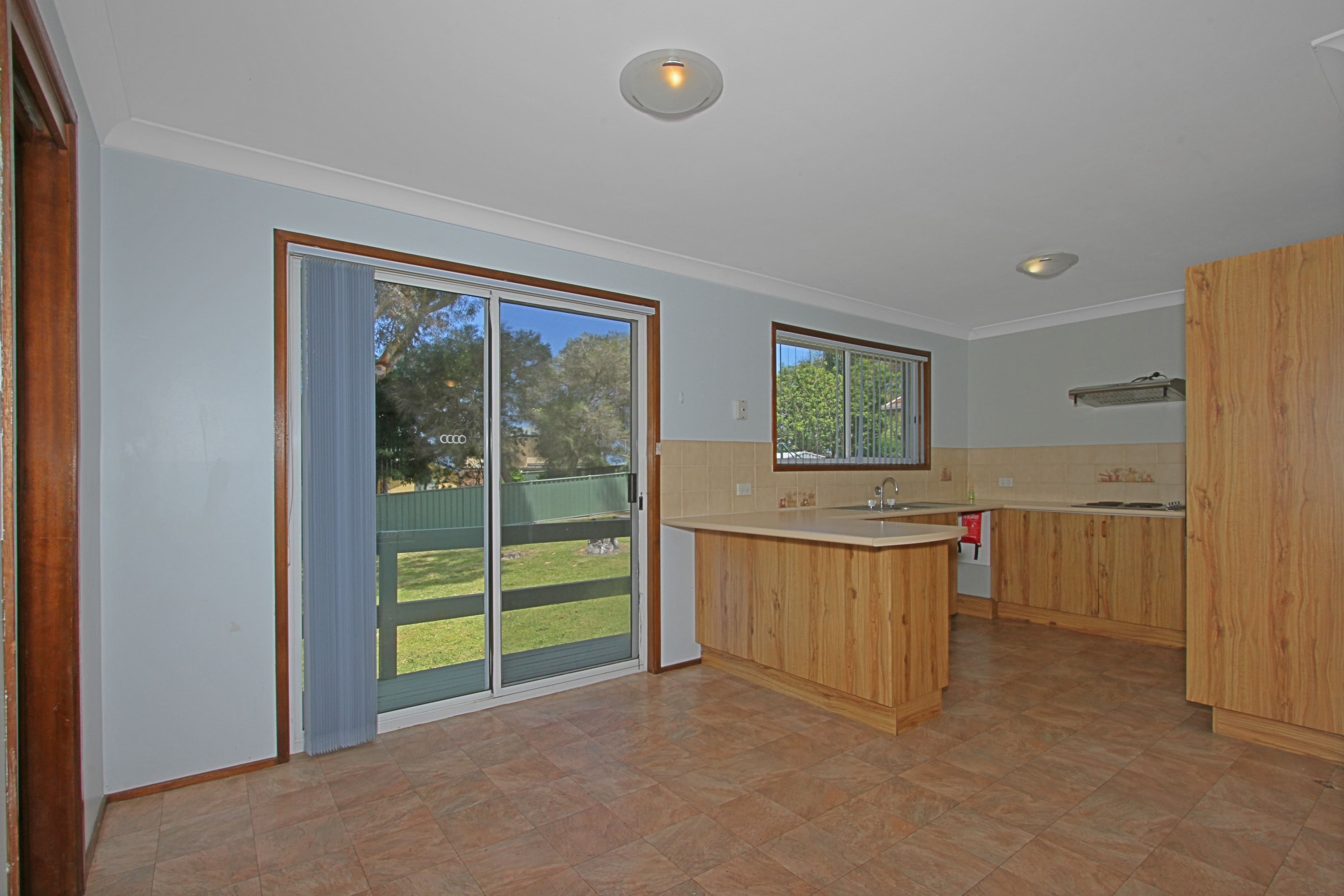 19 Wills Crescent, Denhams Beach - Thumbnail 3