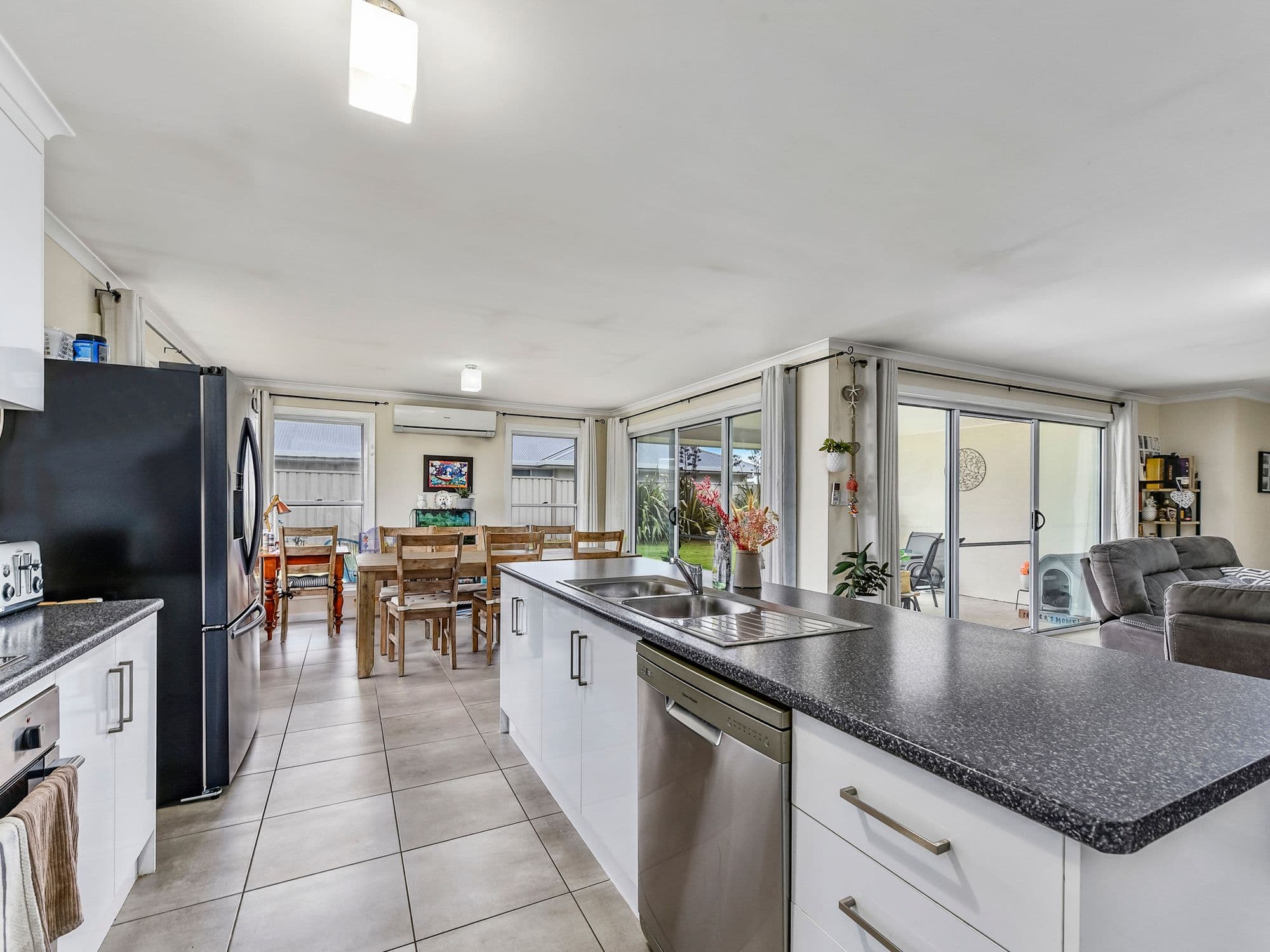 38 Robe Street, Robe SA 5276, Robe - Thumbnail 2