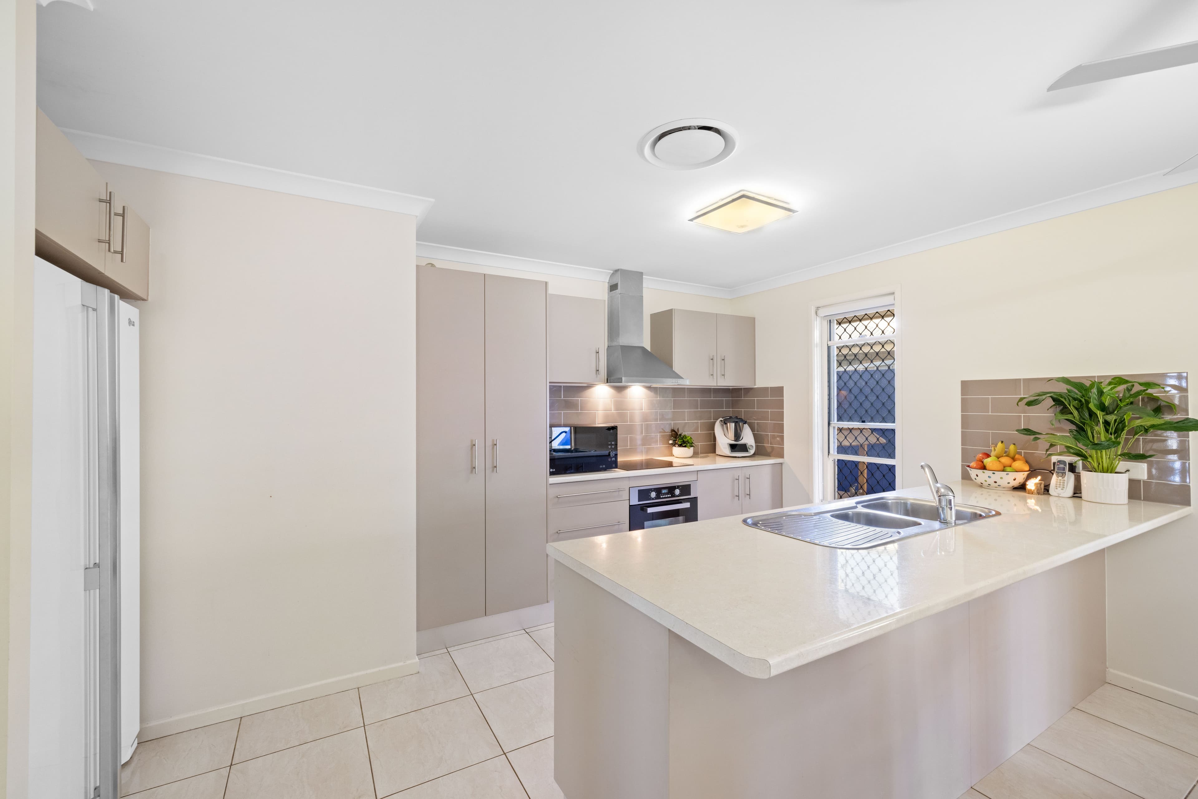 21 Kay Avenue, Bli Bli QLD 4560, Bli Bli - Thumbnail 2
