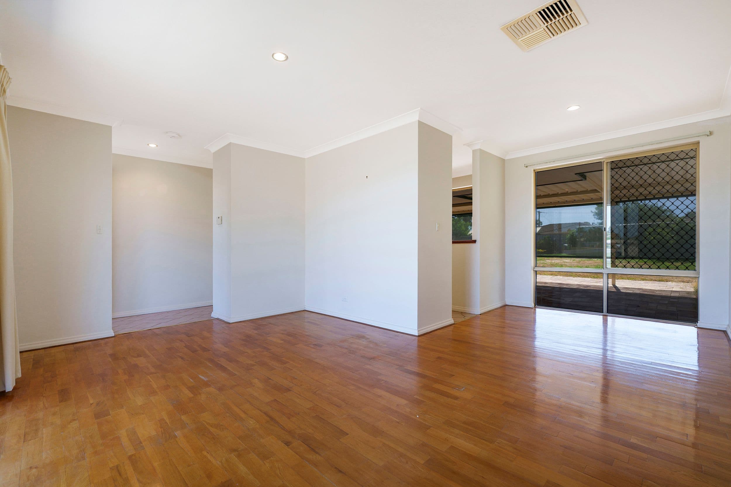 67 Goongarrie Drive, Waikiki WA 6169, Waikiki - Thumbnail 2