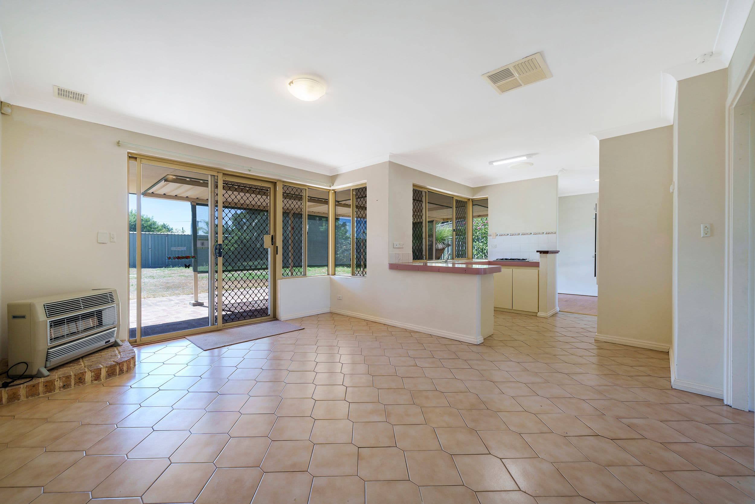 67 Goongarrie Drive, Waikiki WA 6169, Waikiki - Thumbnail 3