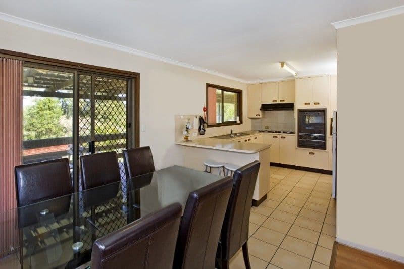 43 Greenview Avenue, ROCHEDALE SOUTH QLD 4123, Rochedale South - Thumbnail 4