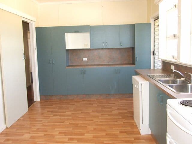 82 Thistle Street, Blackall QLD 4472, Blackall - Thumbnail 2