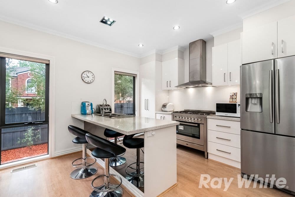 28 Ivanhoe Street, Glen Waverley VIC 3150, Glen Waverley - Thumbnail 2