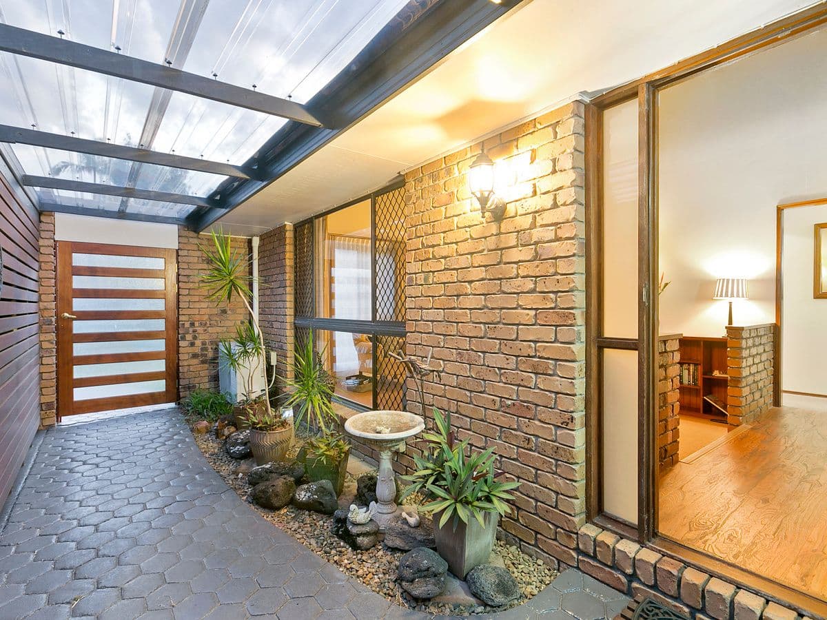 18 Laglan Street, Carindale QLD 4152, Carindale - Thumbnail 2