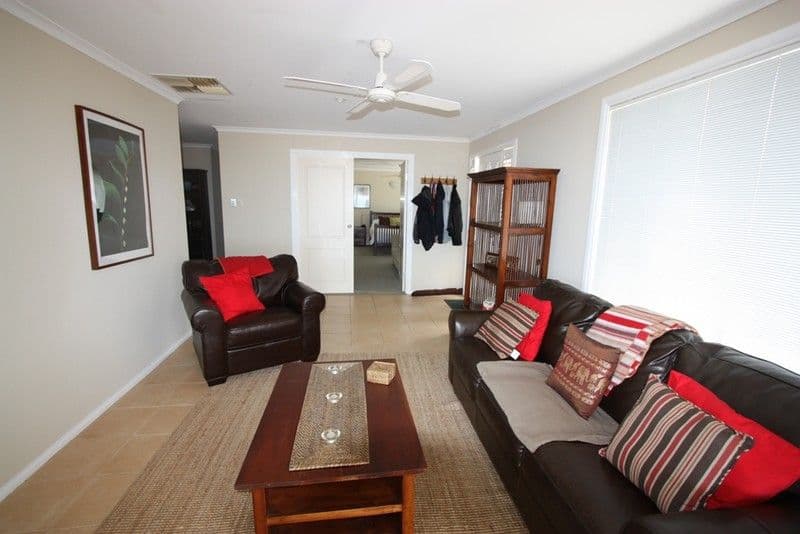 1 Crest Drive, SEAFORD RISE SA 5169, Seaford Rise - Thumbnail 3