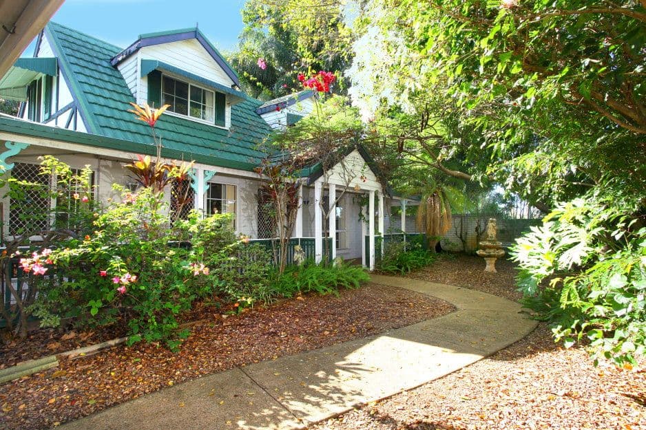 3 Darnay Road, Broadbeach Waters QLD 4218, Broadbeach Waters - Thumbnail 2