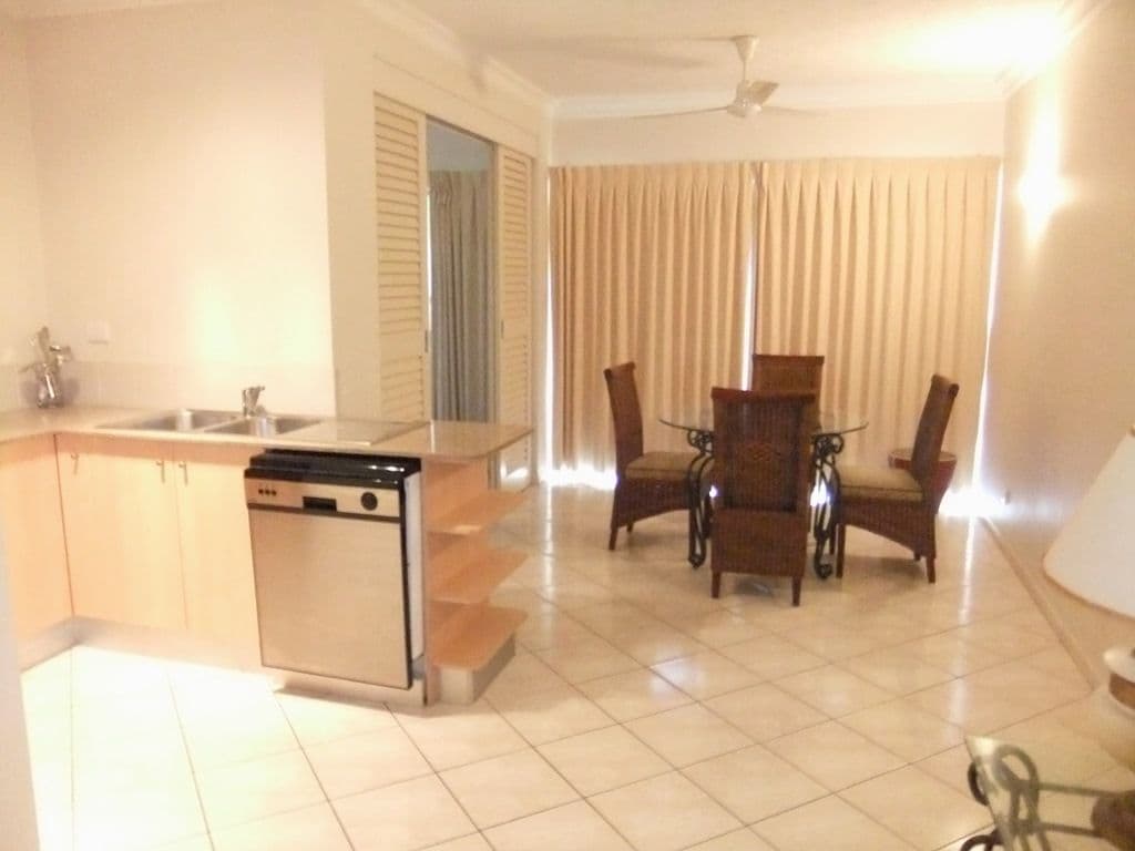 2 Greenslopes Street, CAIRNS NORTH QLD 4870, Cairns North - Thumbnail 3