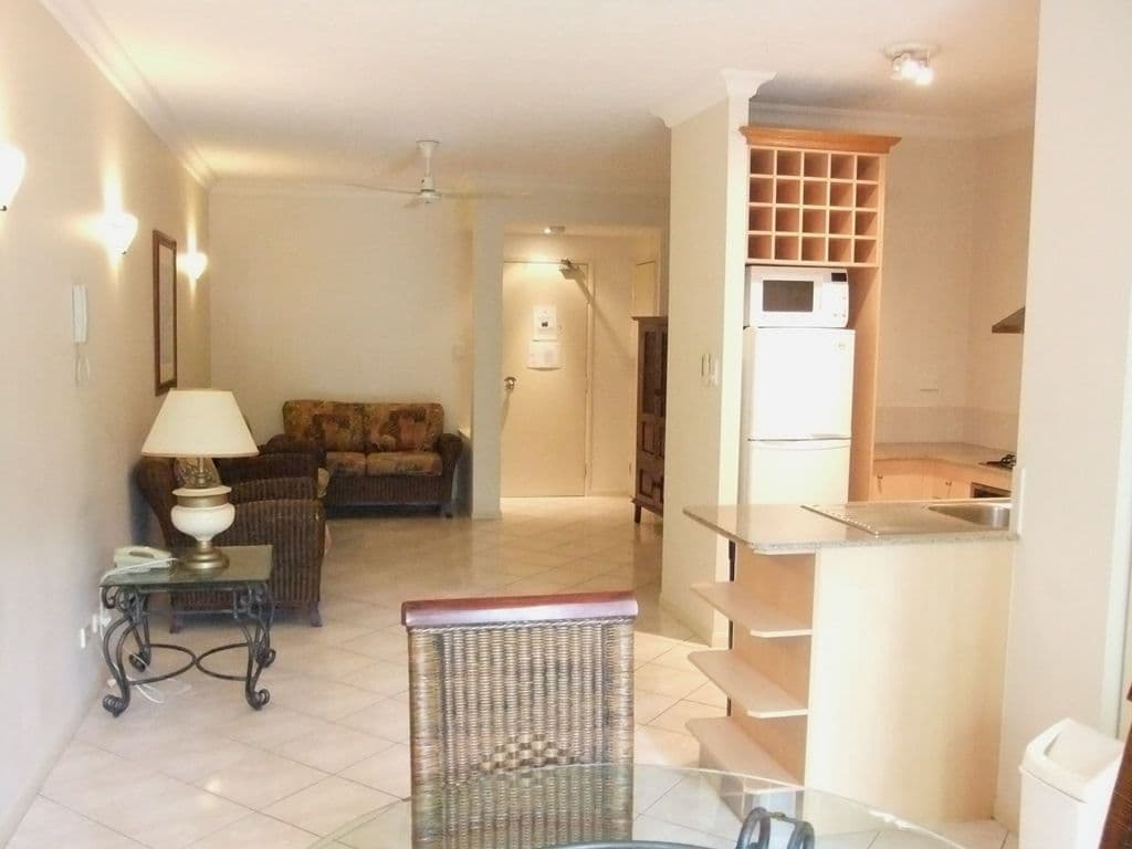 2 Greenslopes Street, CAIRNS NORTH QLD 4870, Cairns North - Thumbnail 4