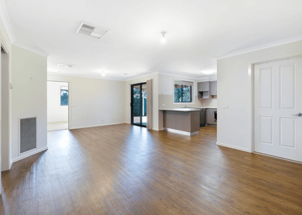 10 Squirrel Glider Drive, Thurgoona NSW 2640, Thurgoona - Thumbnail 2