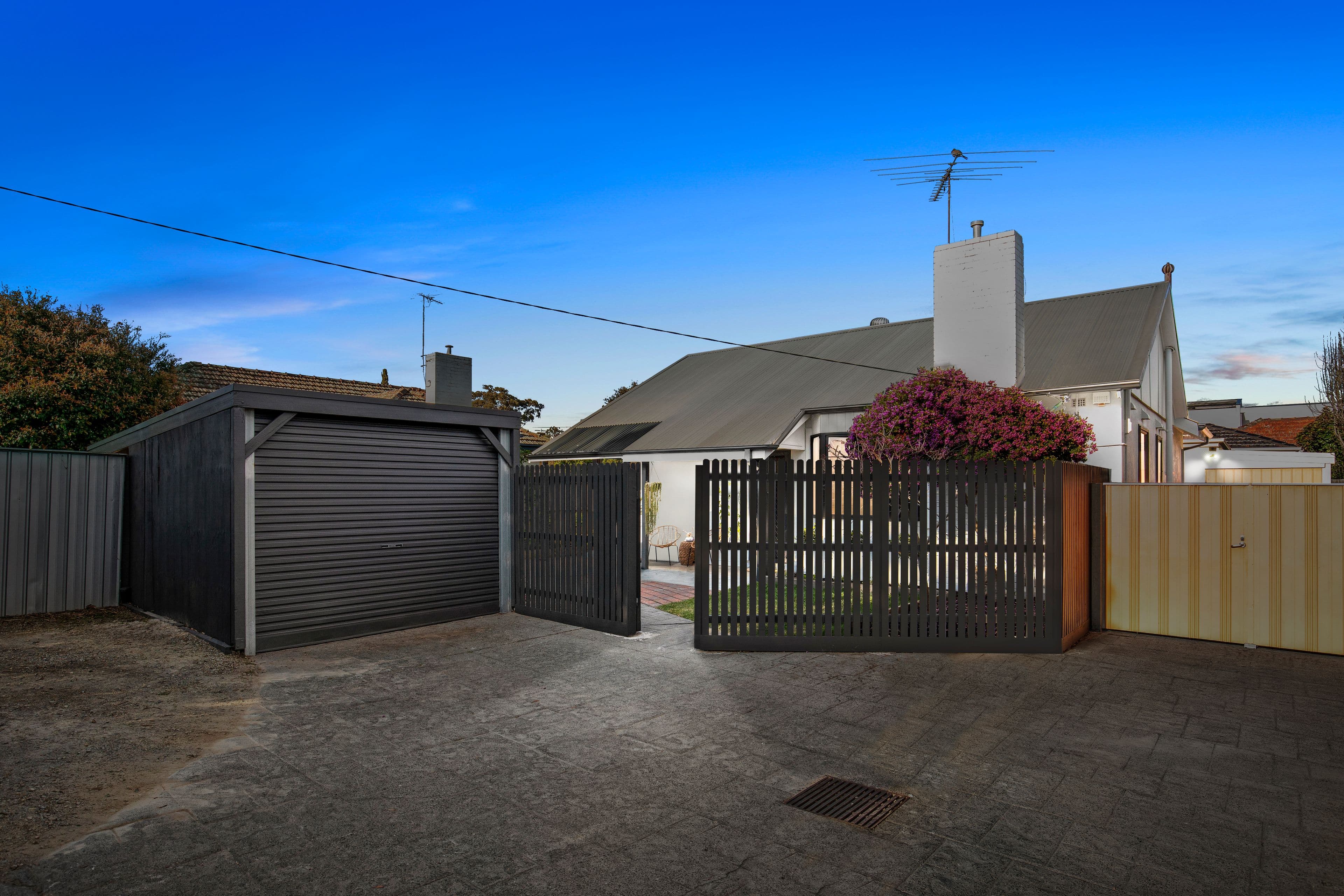 554 Bluff Road, Hampton VIC 3188, Hampton - Thumbnail 3