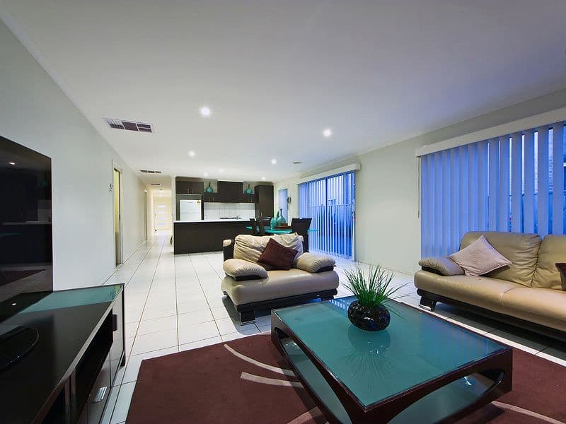 11 Bluewren Drive, WILLIAMS LANDING VIC 3027, Williams Landing - Thumbnail 2
