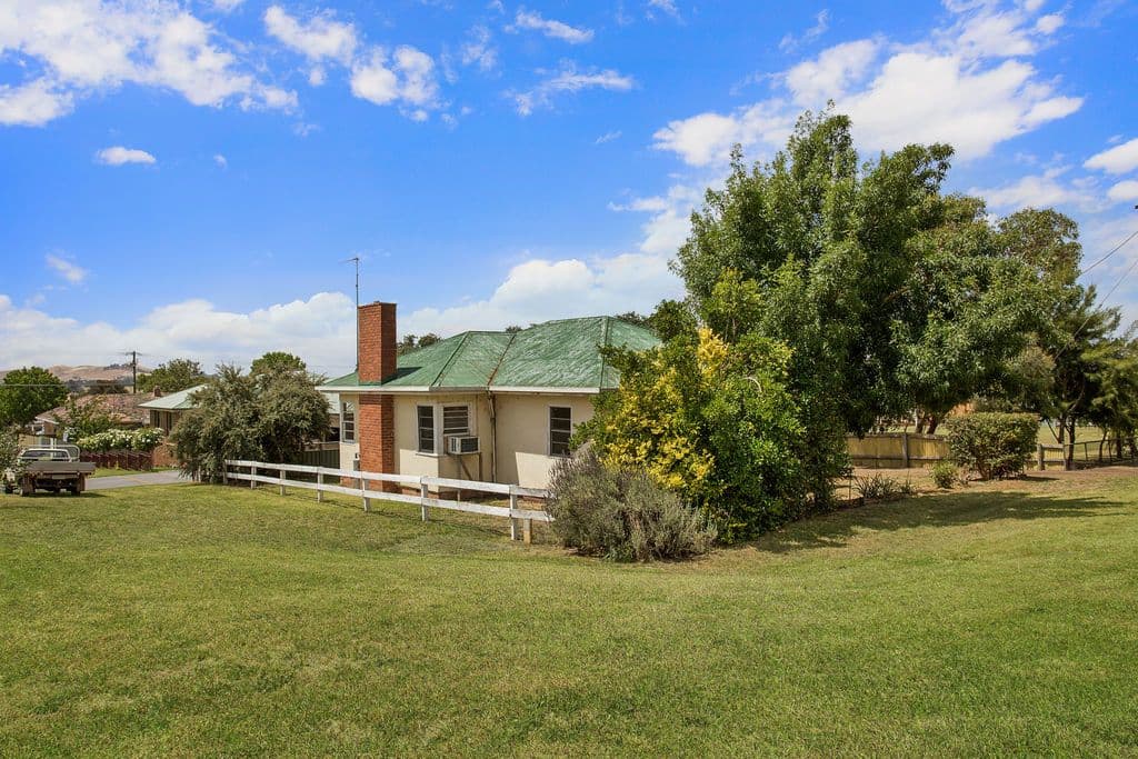10 Bolivar Street, Terang VIC 3264, Terang - Thumbnail 2