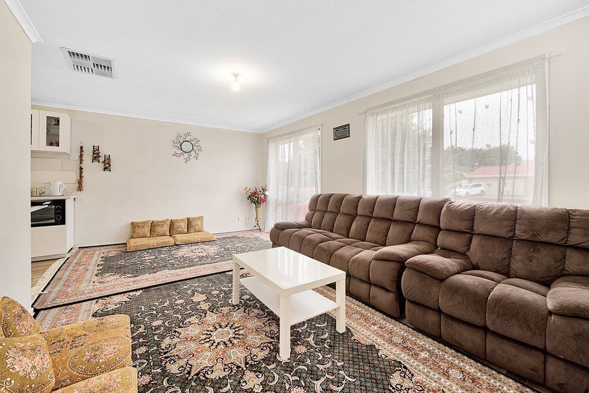 12 Hindmarsh Court, Cranbourne North VIC 3977, Cranbourne North - Thumbnail 3