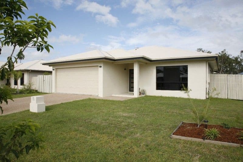 11 Bluff Street, BUSHLAND BEACH QLD 4818, Bushland Beach - Image 1
