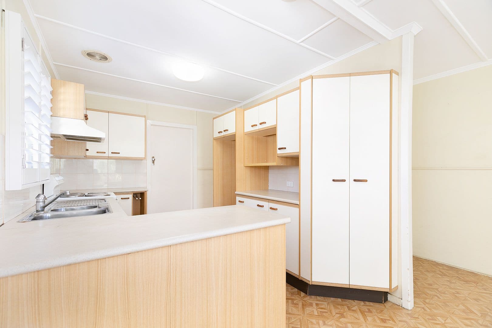 49 Pratten Street, Corinda QLD 4075, Corinda - Thumbnail 2