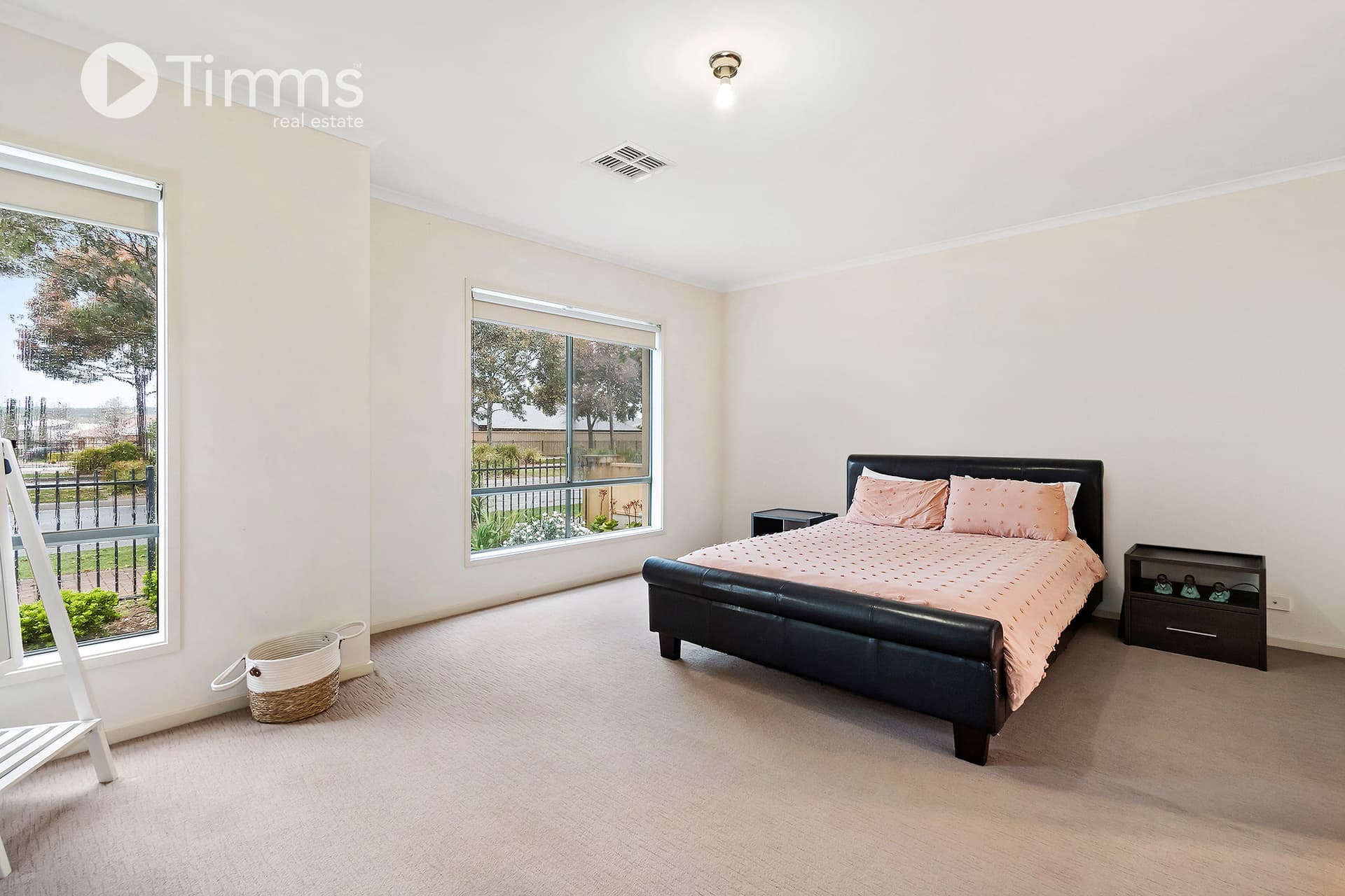 733 Grand Boulevard, Seaford Meadows - Thumbnail 4