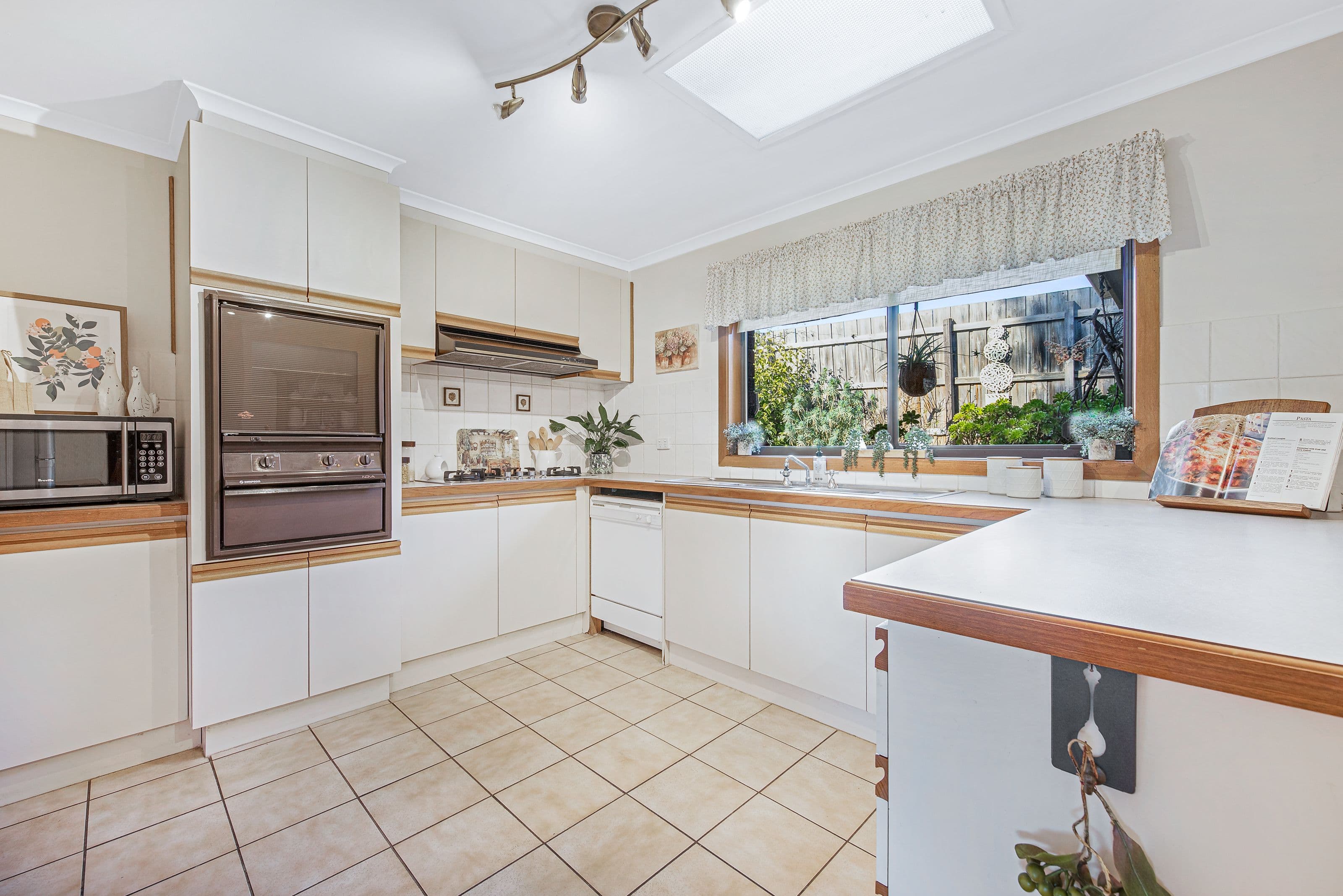 10 Lang Road, Mount Waverley VIC 3149, Mount Waverley - Thumbnail 4