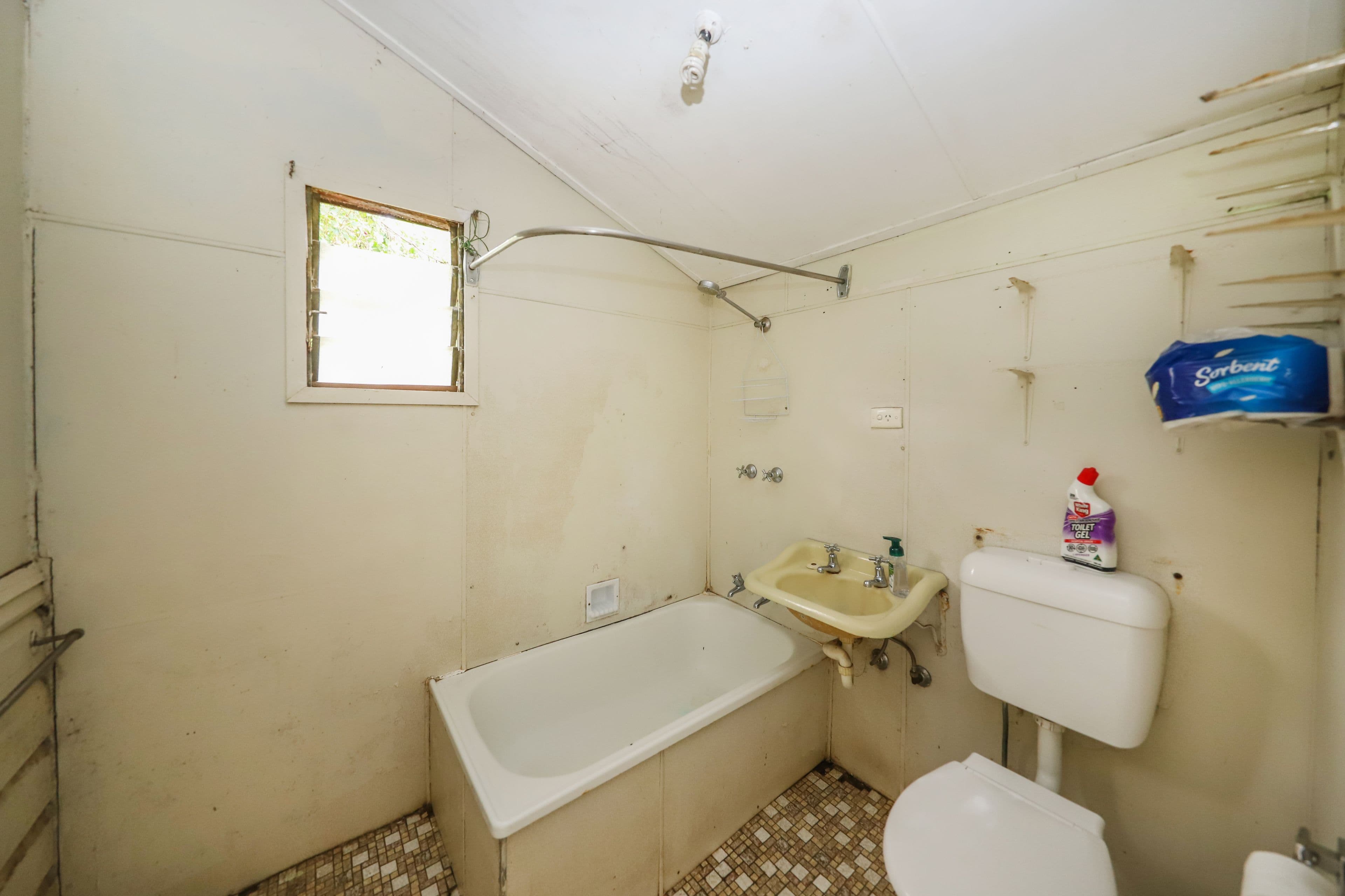 74 Adelong Road, Tumut NSW 2720, Tumut - Thumbnail 5