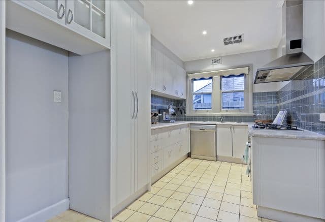 8 Cuthbert Road, Reservoir VIC 3073, Reservoir - Thumbnail 5