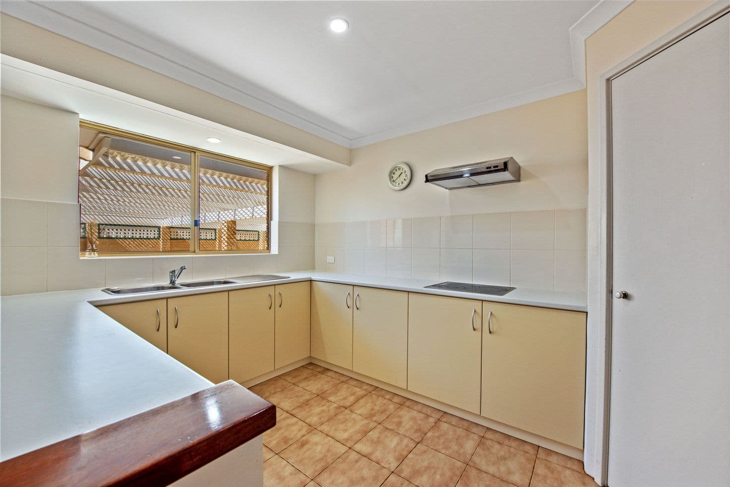 10 Torquay Place, Tarcoola Beach WA 6530, Tarcoola Beach - Thumbnail 4