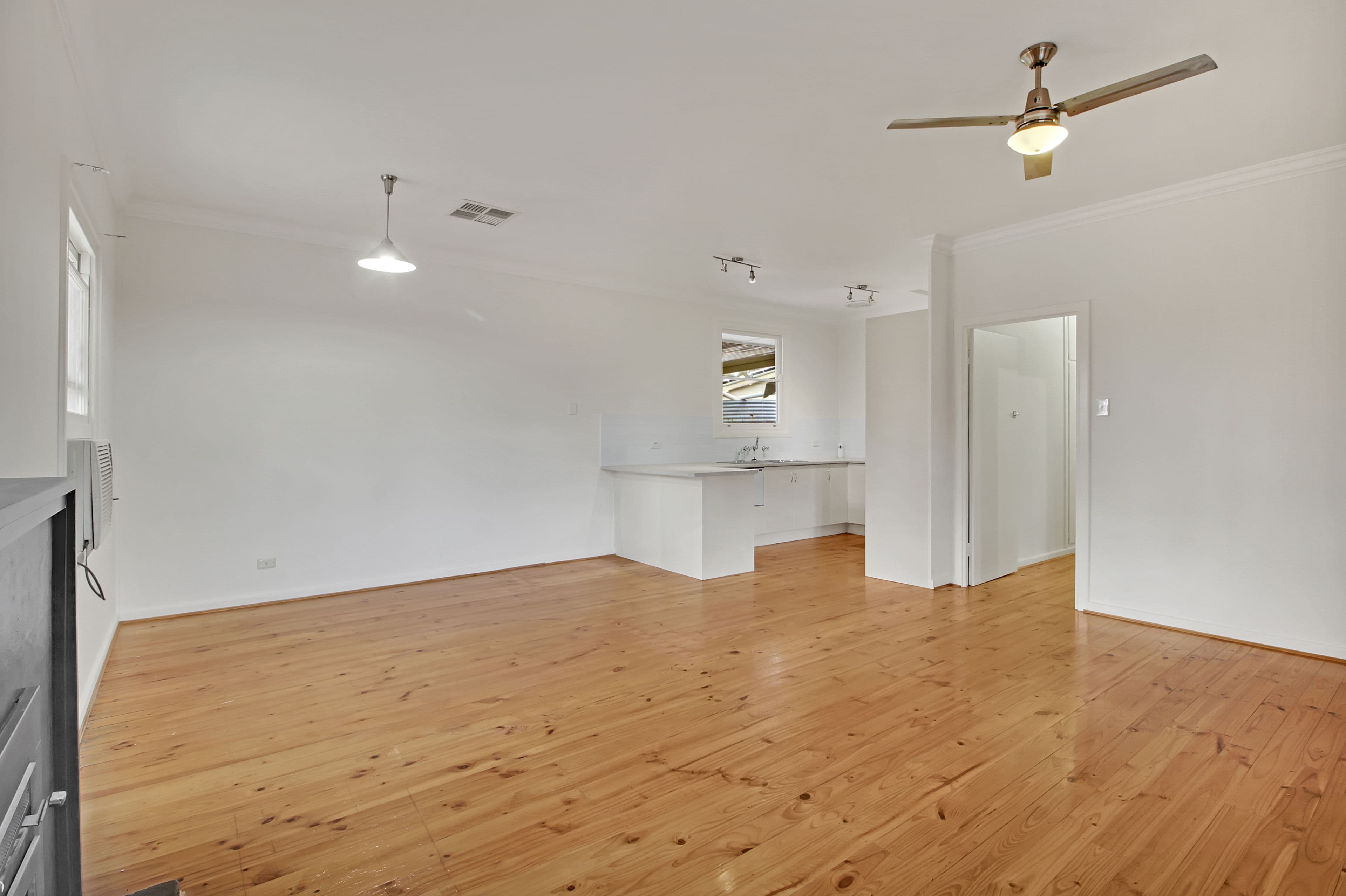8 Kurrajong Avenue, Renmark SA 5341, Renmark - Thumbnail 5