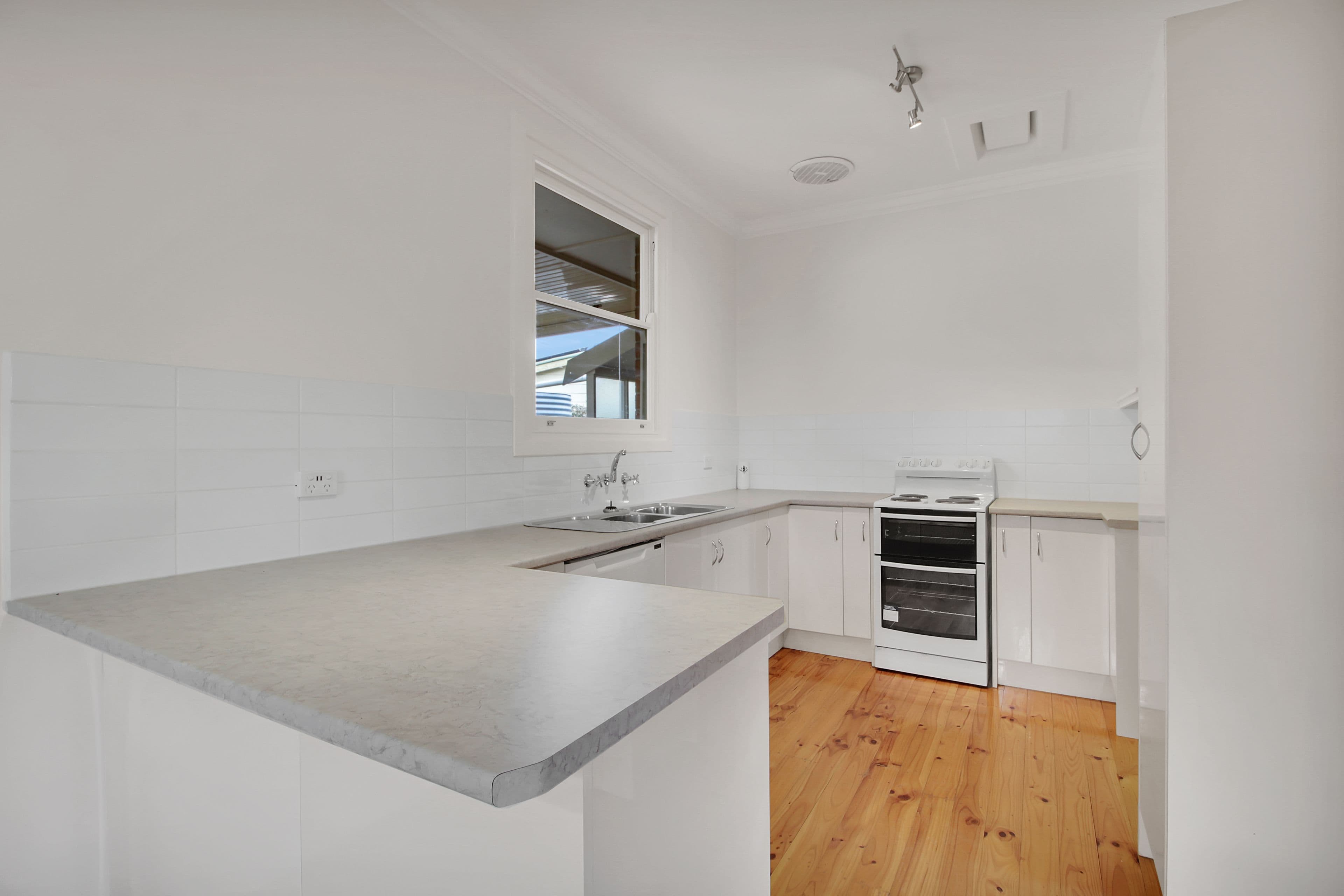 8 Kurrajong Avenue, Renmark SA 5341, Renmark - Thumbnail 6