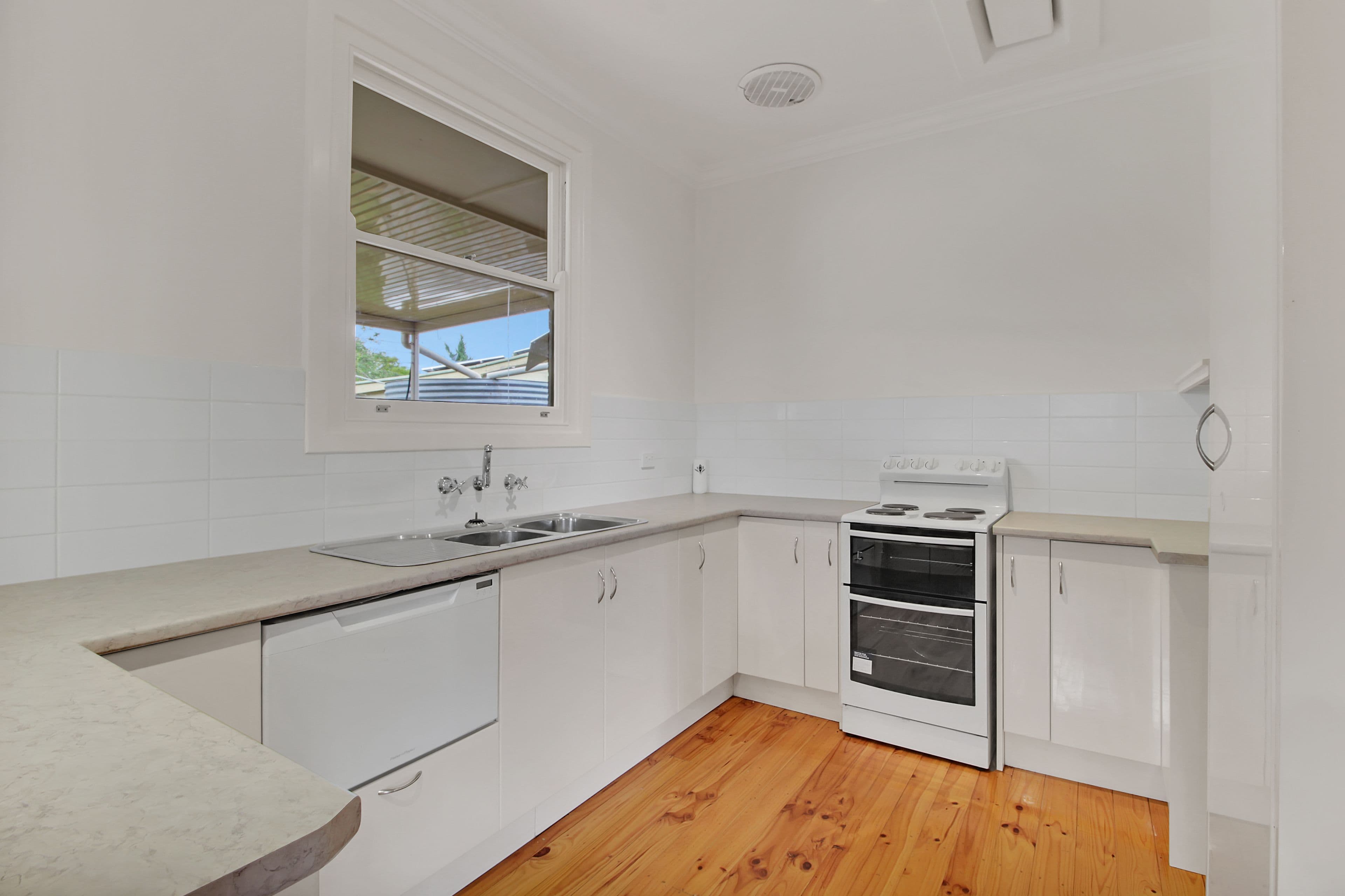 8 Kurrajong Avenue, Renmark SA 5341, Renmark - Thumbnail 7