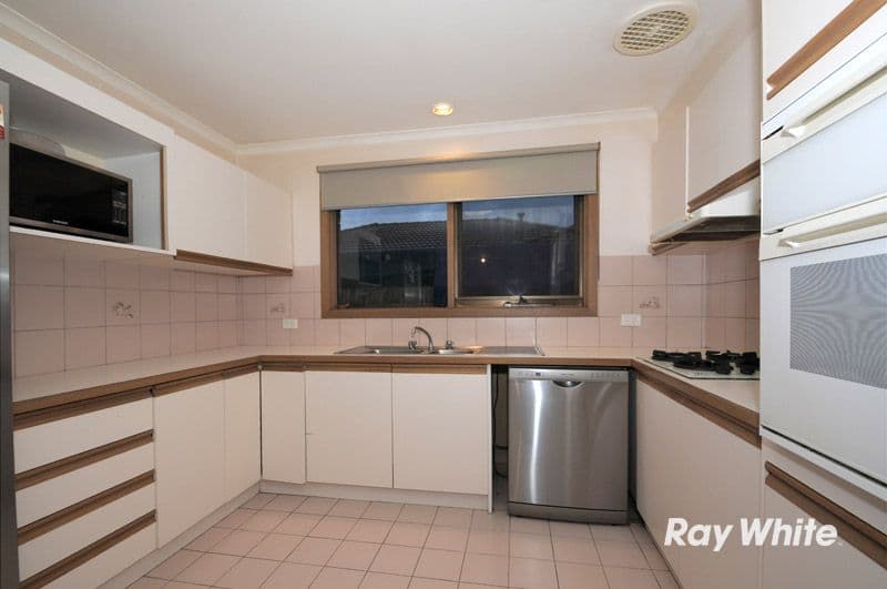 30 Brentwood Drive, CRANBOURNE VIC 3977, Cranbourne North - Thumbnail 3